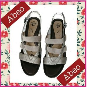 New Abeo Biofit Gold Sandals Size 8